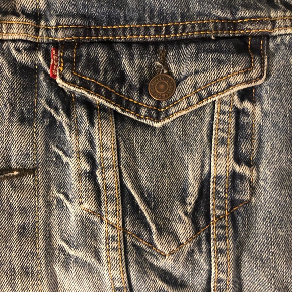 VINTAGE Levi’s Denim Jacket - Picture 4 of 5